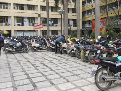 Hà Nội yêu cầu phê bình cơ quan thu phí giữ xe sai quy định