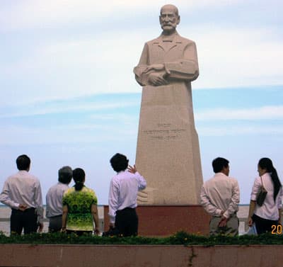 Nghiệm thu tượng nhà bác học A.Yersin