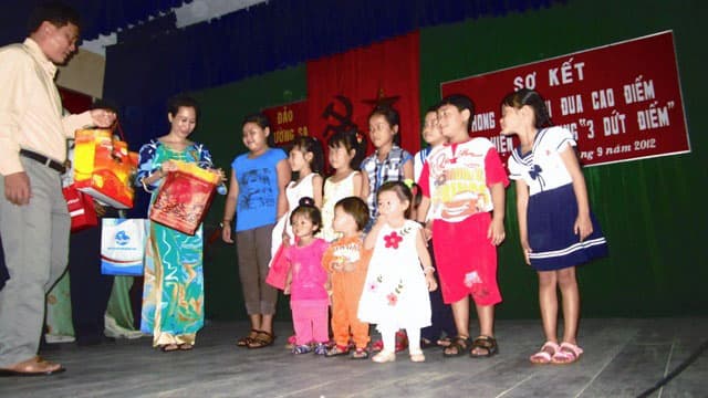 Vui Trung thu tại thị trấn huyện đảo Trường Sa