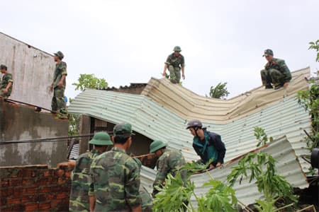 Quân dân Đà Nẵng đương đầu với cơn bão dữ