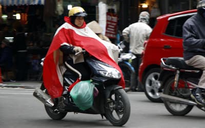 Miền Bắc mưa lạnh, miền Nam tiềm ẩn nguy cơ lốc xoáy và gió giật