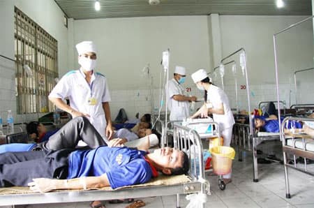 Bệnh viện 4 (Quân đoàn 4): Cấp cứu thành công 228 công nhân bị ngộ độc