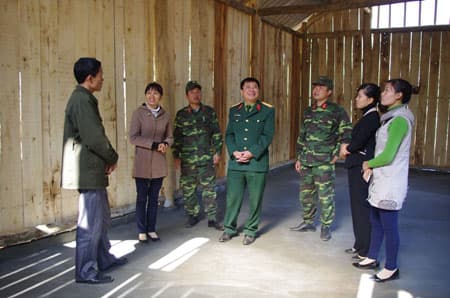 Bàn giao phòng học tặng xã vùng cao Mùn Chung
