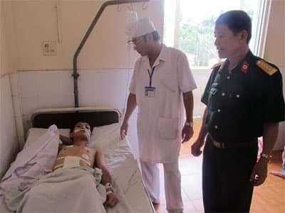 Cứu chữa bệnh nhân bị tăm nhọn đâm xuyên dạ dày, đại tràng