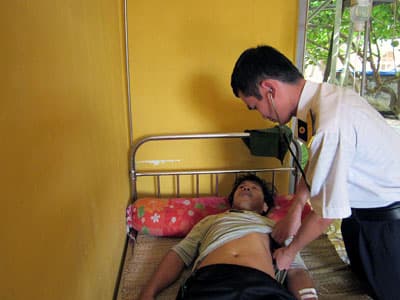 Mổ cấp cứu thành công một ngư dân gẫy xương tay