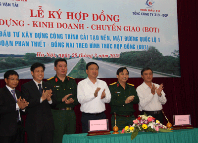 Ký hợp đồng Dự án đầu tư xây dựng, cải tạo Quốc lộ 1A