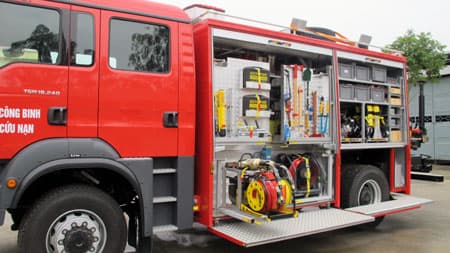Đưa xe cứu hộ đa năng hạng trung SRF vào sử dụng