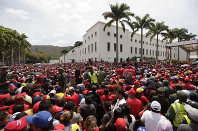 Hàng ngàn người đổ về Caracas viếng cố Tổng thống Chavez