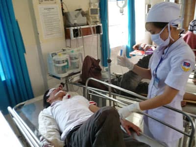 Các cơ sở y tế quân đội tích cực tham gia cứu chữa nạn nhân
