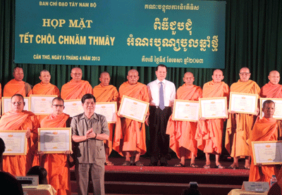 Họp mặt mừng Tết Chôl Chnăm Thmây năm 2013 vùng Tây Nam bộ