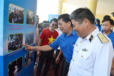 Hơn 2 tỷ đồng quà tặng gửi đến cán bộ, chiến sĩ Trường Sa