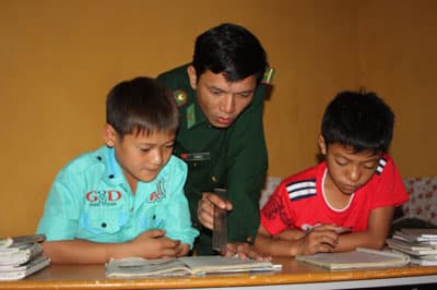 “Chiến sĩ biên phòng” không mang quân phục