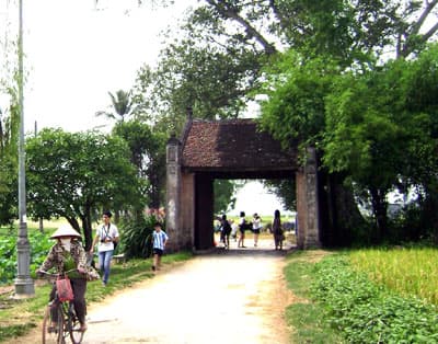 Người dân làng cổ Đường Lâm...xin trả bằng công nhận Di tích Quốc gia!