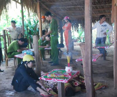 Phát hiện một thanh niên tự tử trong quán cà phê
