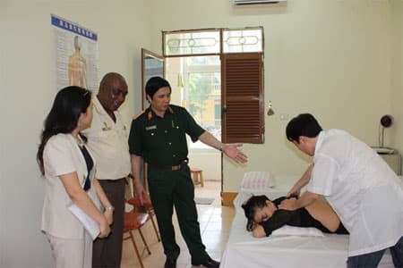 Chủ động nguồn dược liệu, bào chế thuốc