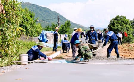 Hơn nửa thế kỷ “lên rừng, xuống biển”