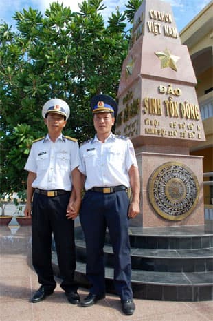 Gặp bạn ở đảo Sinh Tồn Đông