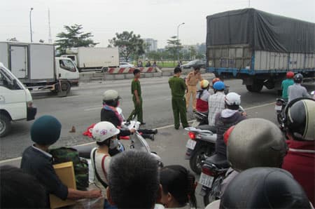 Va chạm giao thông, một người bị xe tải cán chết