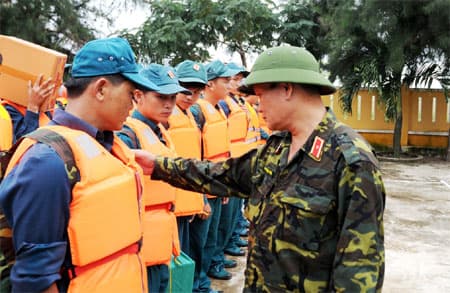 Các lực lượng vũ trang Quân khu 5 sẵn sàng ứng phó bão số 10