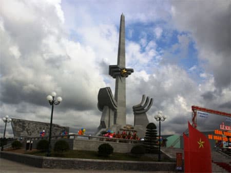 Khánh thành tượng đài chiến thắng Sư đoàn 325