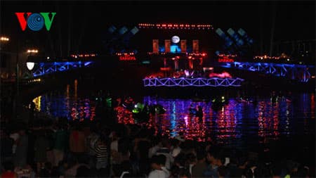 TP Hồ Chí Minh hân hoan chào đón năm mới 2014