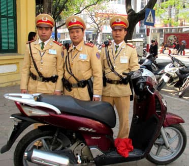Tổ Cảnh sát giao thông dũng cảm truy bắt kẻ gian
