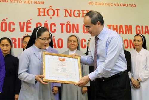 Các tôn giáo tham gia phát triển giáo dục mầm non Việt Nam