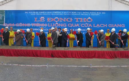 Khởi công cụm công trình luồng qua cửa Lạch Giang