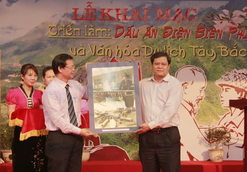 Hơn 200 bức ảnh trong triển lãm “Dấu ấn Điện Biên Phủ và Văn hóa Du lịch Tây Bắc”