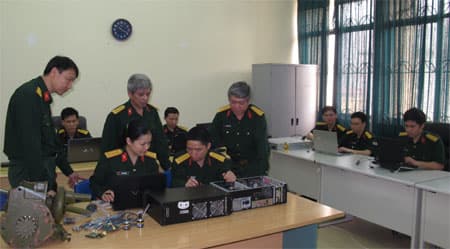 Phát triển và ứng dụng sản phẩm công nghệ thông tin trong Quân đội
