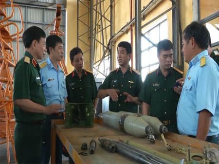 Trung tướng Võ Văn Tuấn kiểm tra các đơn vị tại miền Trung