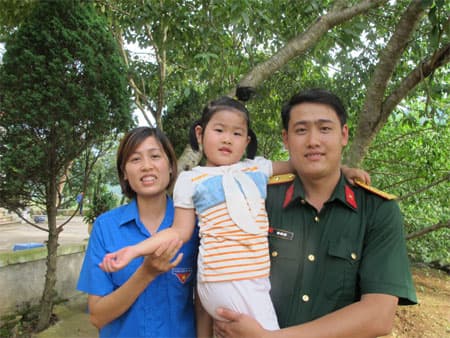 "Thăm chồng", bén duyên cùng biên giới