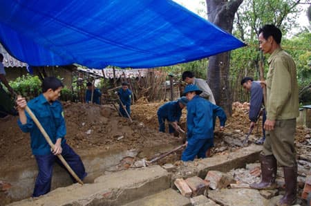 Gần 300 lượt cán bộ, chiến sĩ giúp Điện Biên khắc phục hậu quả mưa lũ