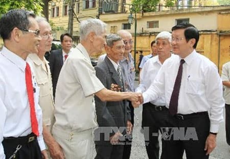 Chủ tịch nước Trương Tấn Sang thăm Khu di tích Hỏa Lò