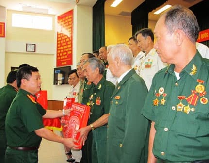 Bộ Quốc phòng gặp mặt đại biểu người có công tỉnh Lào Cai