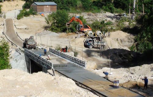 Phá đá, bạt đồi mở đường tuần tra biên giới