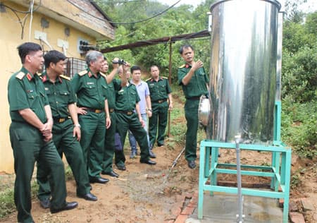 "Lính khoa học" làm dân vận