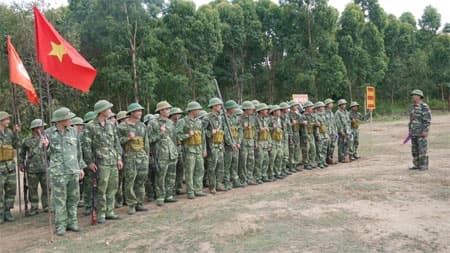 Tạo nguồn cán bộ "ngụ binh..."