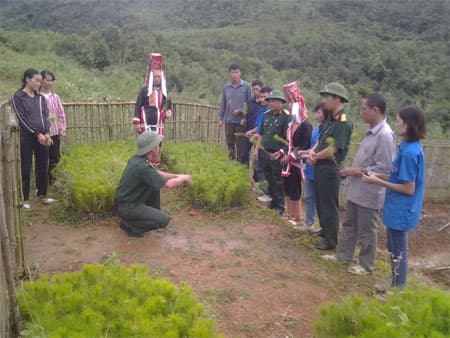 Địa đầu Đông Bắc ấm tình quân dân
