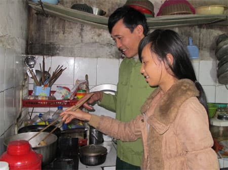 Bé Trang trổ tài