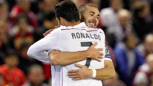 Real "đè bẹp" Liverpool, Arsenal thắng khó tin