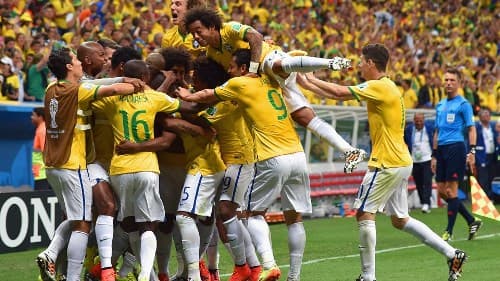Neymar tỏa sáng, Brazil giành ngôi nhất bảng A