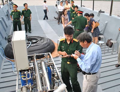 Trình diễn hệ thống lọc nước cơ động phục vụ huấn luyện chiến đấu, cứu hộ lũ lụt