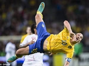 Ibrahimovic lập siêu phẩm "đẹp nhất mọi thời đại"