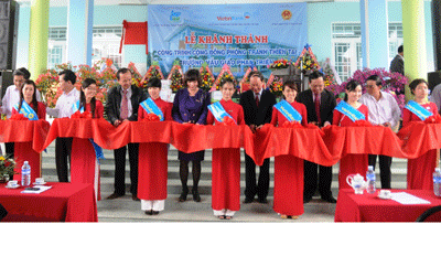 Bàn giao công trình cộng đồng phòng tránh thiên tai