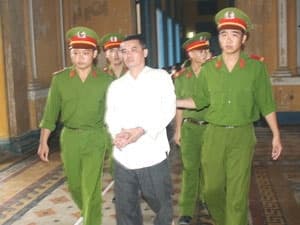 Y án sơ thẩm vụ án con trai giết mẹ rồi phi tang