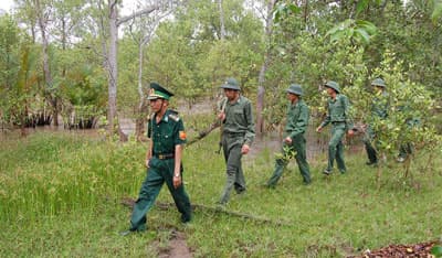 Lá chắn “xanh” nơi cửa biển