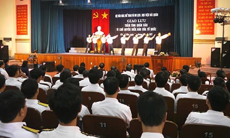 Giao lưu thắm tình quân dân vì chủ quyền biển, đảo của Tổ quốc