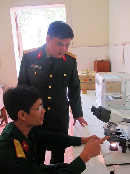 Hai chàng “kỵ sĩ” và một bài toán khó