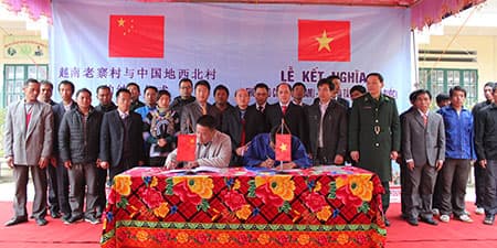 Kết nghĩa cụm dân cư hai bên biên giới